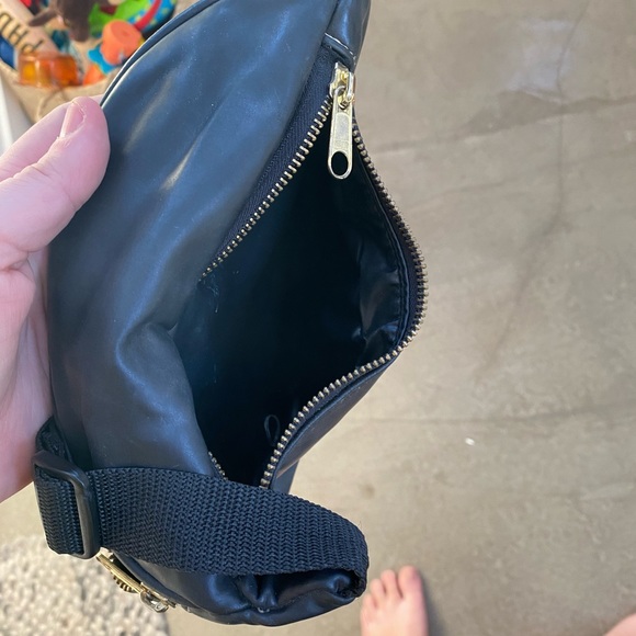 Black leather Fanny pack gold zipper adjustable - Picture 3 of 4